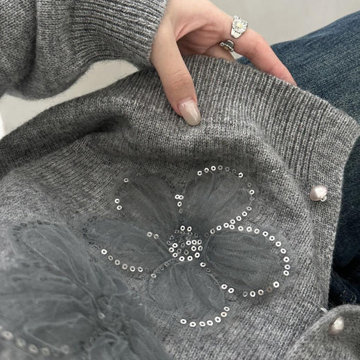 格雷灰网纱亮片花朵针织开衫｜温暖与摩登随时在线，春秋冬三季都能穿【3-5天发货】 商品图4