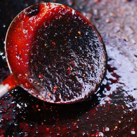 云南三蒸三晒红糖姜枣膏纯手工熬制，不加一滴水，将古法红糖与小黄姜结俗话说：“男子不可一日无姜，女子不可一日无糖”。15斤甘蔗只能浓缩成一斤鲜榨红糖    （500g/瓶） 商品图5