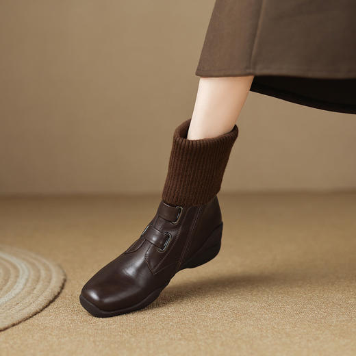 【预售5天】秋冬季坡跟软皮短靴女新款加绒毛线口中筒靴子方头休闲保暖女靴LD&7513 商品图2