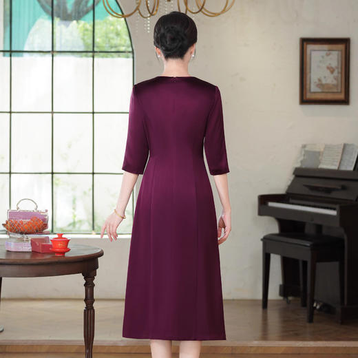 Q60726 妈妈婚宴敬酒晚礼服2025秋季新款醋酸缎高端喜婆婆年轻旗袍 商品图3