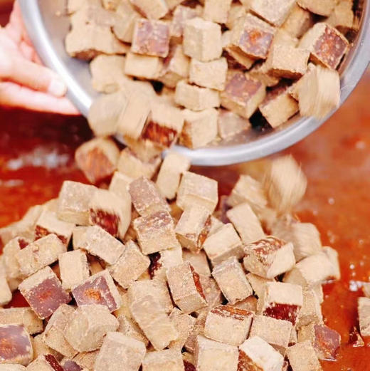 云南三蒸三晒红糖姜枣膏纯手工熬制，不加一滴水，将古法红糖与小黄姜结俗话说：“男子不可一日无姜，女子不可一日无糖”。15斤甘蔗只能浓缩成一斤鲜榨红糖    （500g/瓶） 商品图3