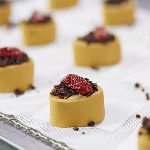 古法纯手工核桃红糖卷（红糖、红枣、核桃、黑芝麻、葡萄干放进馒头里）两袋*420克/包（6个装） 商品图10