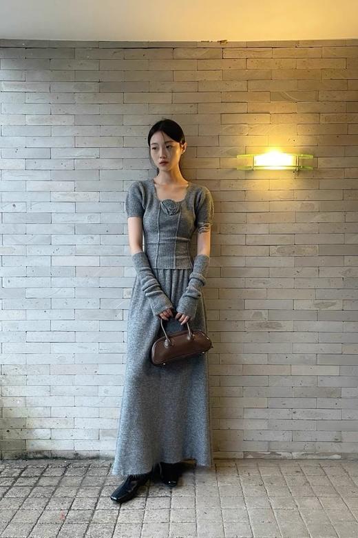 ANSUABEL 灰色时髦款袖套针织上衣半裙套装 21422 商品图0