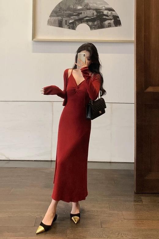 SIA SAYLOR 魅力红装气质修身针织吊带裙开衫两件套装 21447 商品图0
