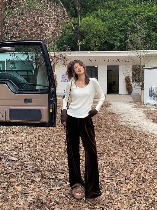 加绒保暖！【板嫣金丝绒阔腿裤】外层绸缎般暗光泽感 贵妇感十足 大厂工艺轻奢不倒绒  水洗不变硬 不易起静电 内里加绒 保暖防风抗寒！ 商品图7