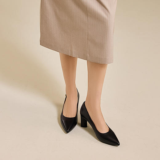 千百度羊皮粗高跟鞋女通勤尖头正装气质法式浅口单鞋A25471674 商品图3