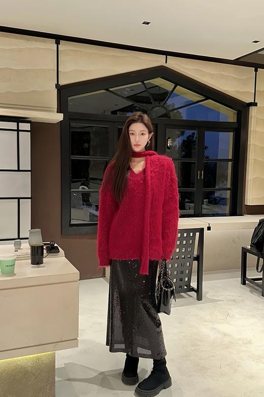 SIA SAYLOR 红色优雅挂脖飘带V领休闲毛衣 21421 商品图1