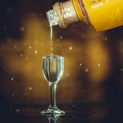 泸州一品坊 瓶皇 52度 浓香型白酒 高端商务宴请 500mL*6瓶 整箱装 商品图3