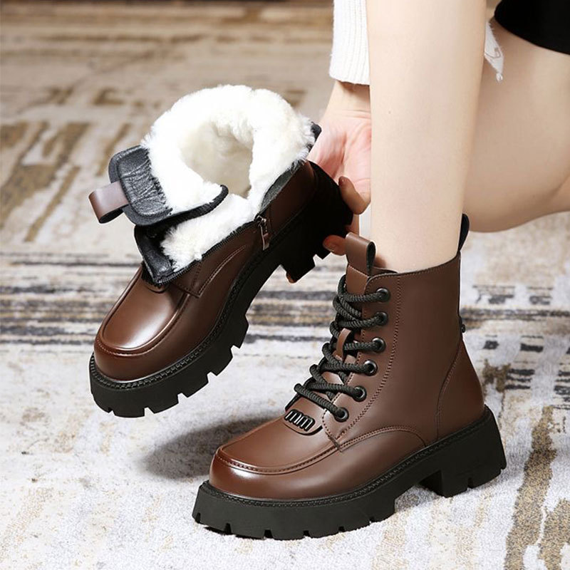 【百搭经典❗️复古马丁靴女】闭眼入的马丁靴，柔软又舒适贴脚更贴心，厚底拉长比例，显腿细腿长，2025冬季新款加绒加厚雪地靴厚底炸街保暖短靴QQ