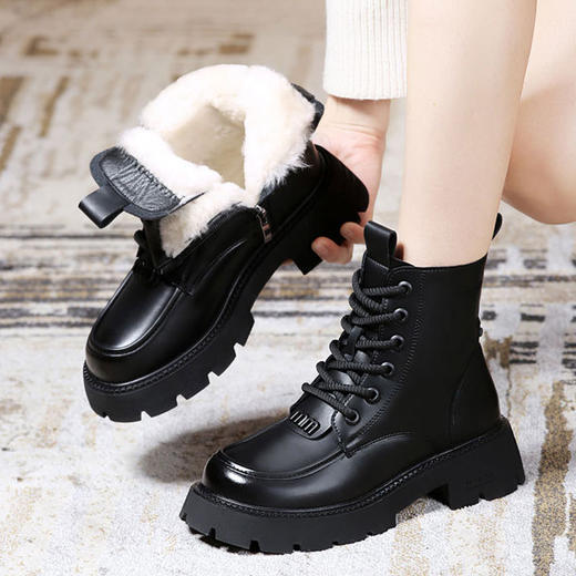 【百搭经典❗️复古马丁靴女】闭眼入的马丁靴，柔软又舒适贴脚更贴心，厚底拉长比例，显腿细腿长，2025冬季新款加绒加厚雪地靴厚底炸街保暖短靴QQ 商品图1