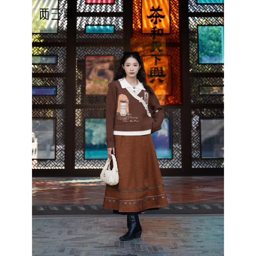 两三事秋绪摇光2025冬季新款民族风圆牌织带装饰雪尼尔a字半身裙 商品图1