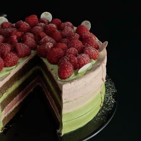 树莓开心果切块（约10点做好）开心果奶油树莓酱和树莓酸奶冻夹心