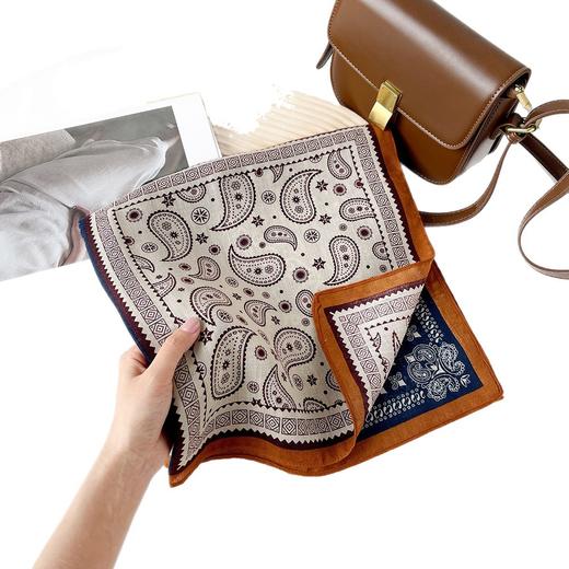 新款【精致女人！轻奢搭配必备！】人字纹腰果丝巾 拼色方巾 文艺复古小方巾 装饰围脖围巾透气领巾 商品图1