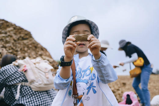 优惠减￥1000，12.22截止【拾色滇东南6天5晚亲子营】去云南温暖过冬！走进现实版“侏罗纪公园”，跟着专家挖恐龙！哈尼梯田摸鱼，建水“赶科举”，闯进弥勒“东方魔幻城”，住哈尼族蘑菇屋！ 商品图5