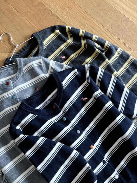 刺绣小马条纹彩扣圆领针织开衫毛衣【包邮+三天无理由退换 商品图13