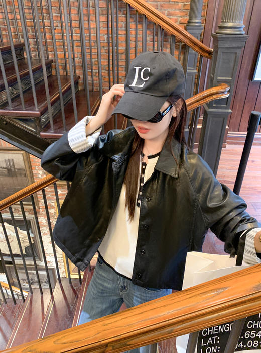 【269元任选2件】现货！成本巨贵，拍下包赚！条纹翻边皮衣短外套夹克 商品图1