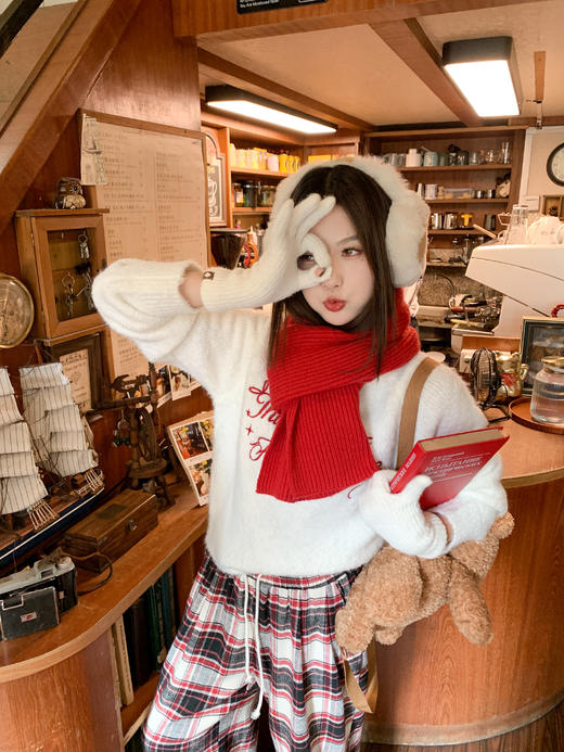 <曾小咸推荐> 现货秒杀！微信超特价！白色刺绣圆领毛衣 日常169.99 立减80 秒杀89.99！ 商品图5