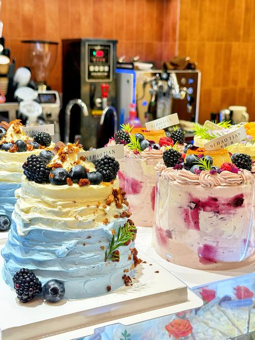 藻蓝蛋白冷萃酸奶蓝莓蛋糕 商品图2