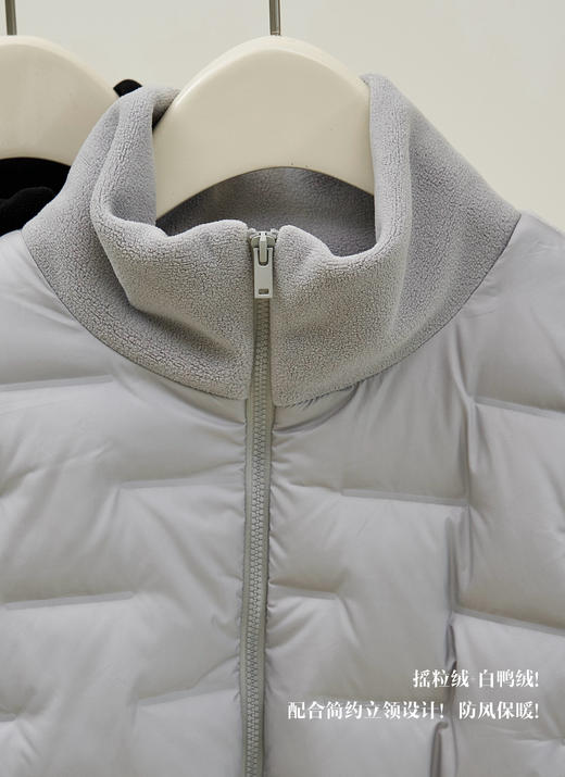 【多妈团购 国标90白鸭绒立领摇粒绒羽绒服9733】随身小暖炉，90白鸭绒含绒量，上身轻盈不臃肿，摇粒绒+云梯布包格拼接设计-连横 商品图14