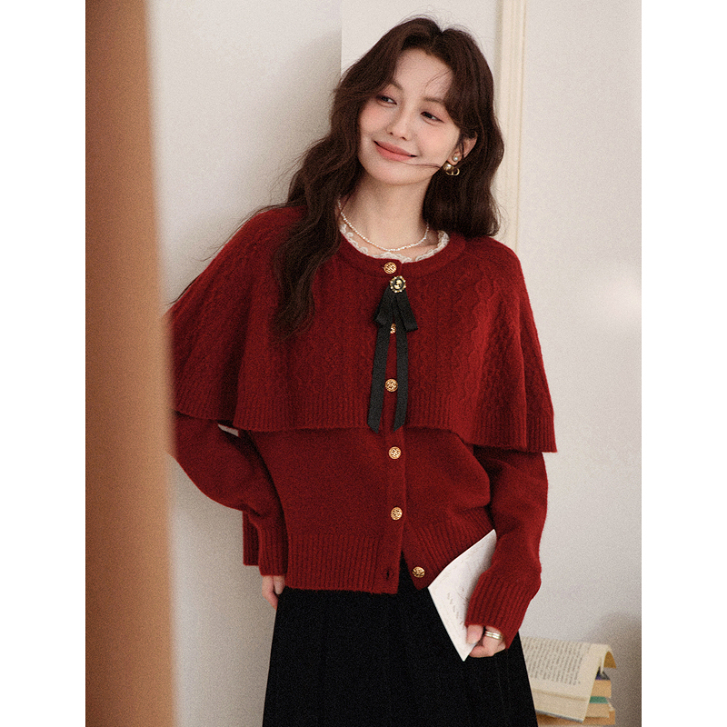 鹿向南「巴黎晨曦」设计感复古气质红色假两件斗篷针织毛衣女秋冬