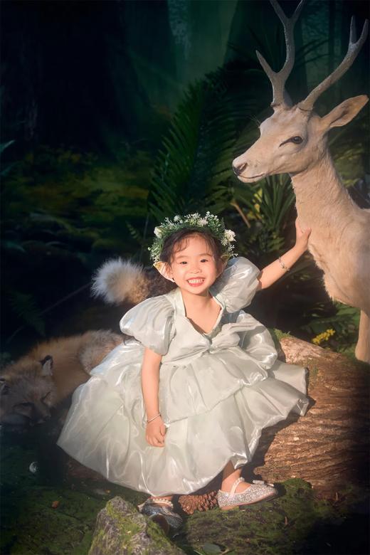 时己【儿童单人写真】2套妆造，2个主题拍摄（绿野仙踪&新年），周末、节假日通用，有效期到26年2月底！ 商品图1