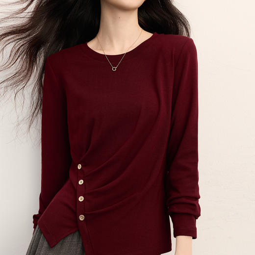 【周末秒杀】熙世界0压感捏褶收腰针织衫女2025秋冬圆领长袖不规则修身打底衫 商品图4