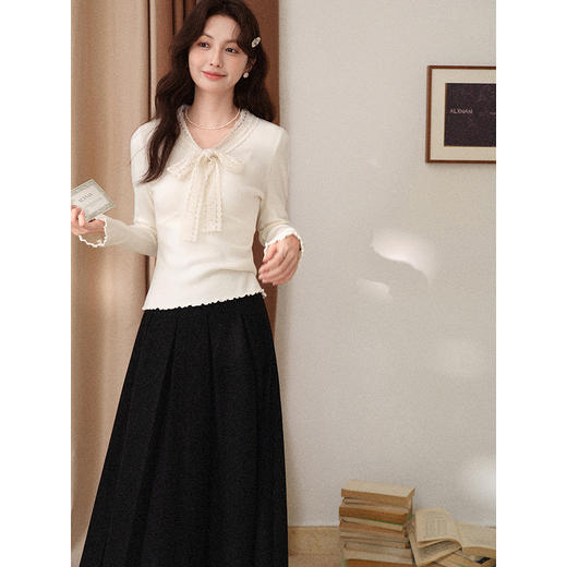 鹿向南「静享舒然」法式杏色修身针织衫女秋冬打底收腰喇叭袖上衣 商品图2