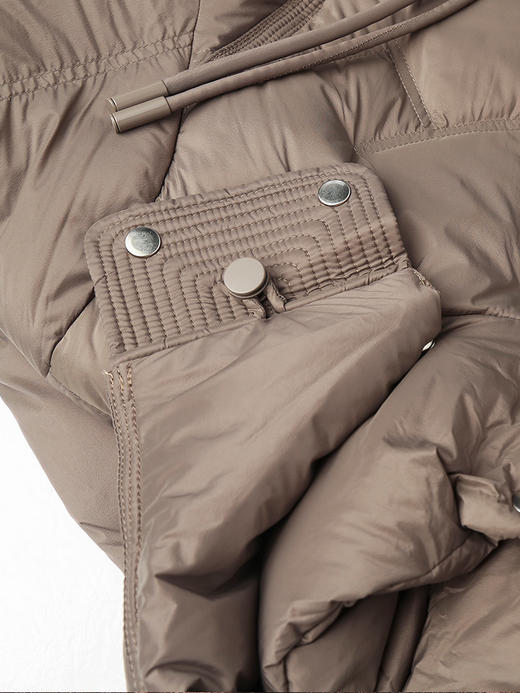 米白色收腰连帽长款羽绒服，立体绗缝设计 + 抽绳收腰 + 可拆卸帽，承包你深冬通勤与出街的保暖与时尚双在线穿搭 商品图2