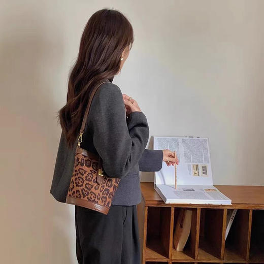 【礼物季】小众高级感斜挎包-纪念日百货门店同款167694876 商品图1