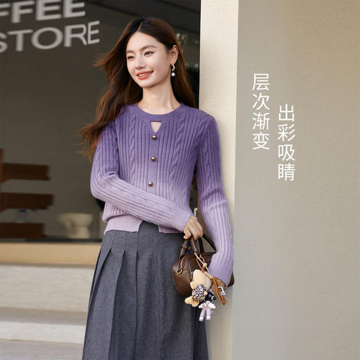 【11/14新品】熙世界渐变紫色绞花毛衣女长袖2025秋冬新款正肩套头北极绒针织衫 商品图4