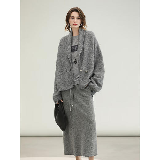 COCOBELLA时尚字母印灰色短袖T恤女秋冬内搭打底上衣TS3210B 商品图3