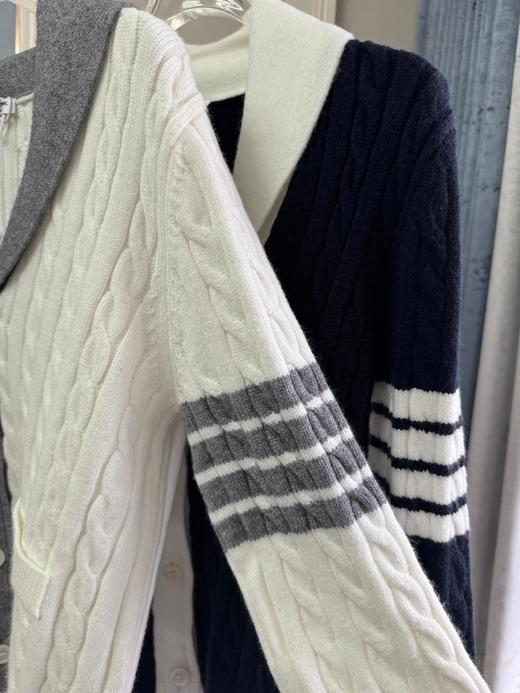 点此购买 TB秋冬季女士经典学院风撞色西装领四条杠麻花针织毛衣开衫 mp 335476 商品图13