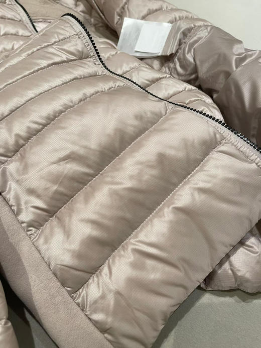 CANADA GOOSE加拿大鹅 HyBridge® Lite女士徽标连帽修身鹅绒羽绒服。 浅色。黑色。自己备注 商品图7