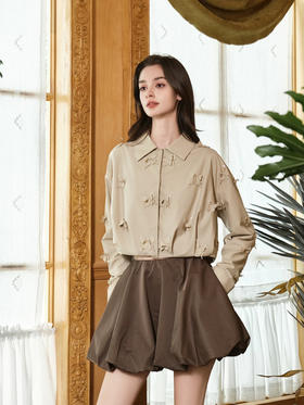 浅咖色立体蝴蝶重工定位钻片短外套