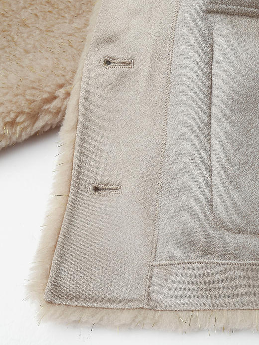 奶杏色小香风颗粒绒短外套，金属扣设计 + 双口袋 + 软糯毛绒质感，解锁冬日出街与约会的甜飒气质与保暖刚需 商品图4