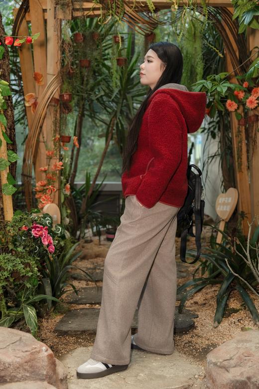 现货，24小时发货【朱红色绵羊毛外套】【需干洗】【正码正拍】显瘦不臃肿，朱红色喜庆保暖，内搭外穿皆宜。暖绒绒显瘦百搭，解锁你的秋冬&新年满分穿搭。面料66.1%绵羊毛，25%聚酯纤维，8.9%锦纶 商品图10