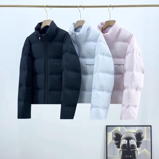 D111349可盐可甜纯色胸前小字母标志短款面包羽绒服 商品图1