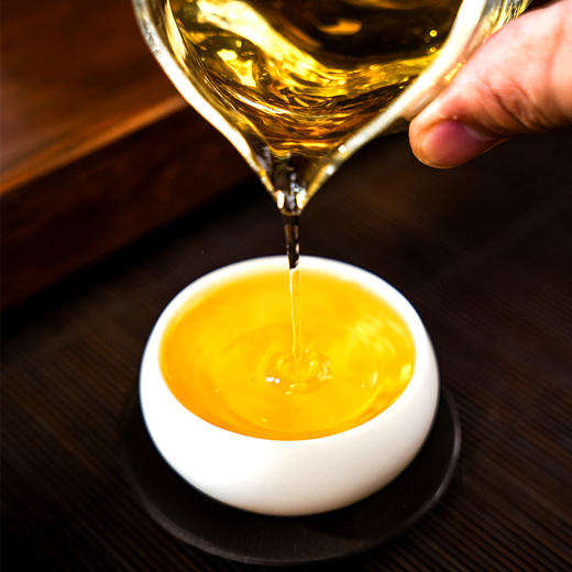 11月15日中午12点【龙印】2025年古树春茶2.0版，拼配界标杆产品，百年内难以超越，征服您的味蕾，357克/饼 商品图6