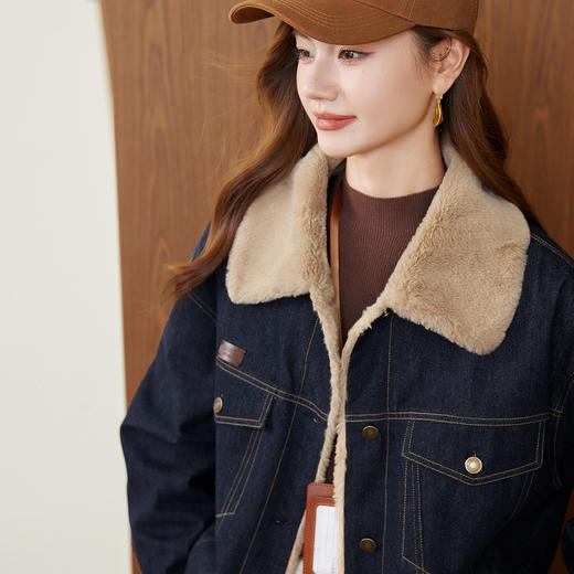 【11/14新品】熙世界复古工装风牛仔外套女加绒冬季保暖翻领夹克棉服毛茸茸上衣 商品图1