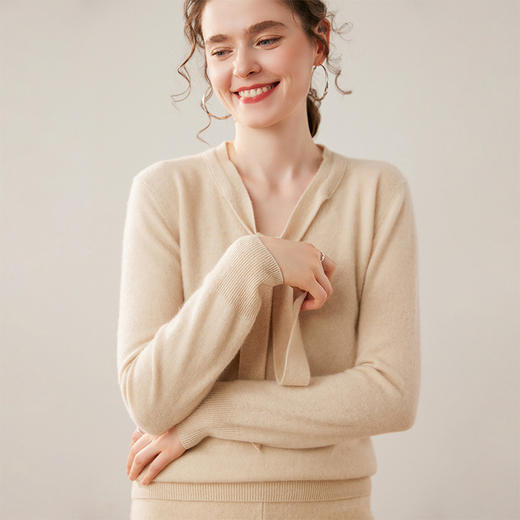 「高货rig」全新升级【铂金会员367/天猫499/差价132】(10257)洛诗琳新款V领套头羊绒衫2025秋冬蝴蝶结飘带针织毛衣女 商品图3