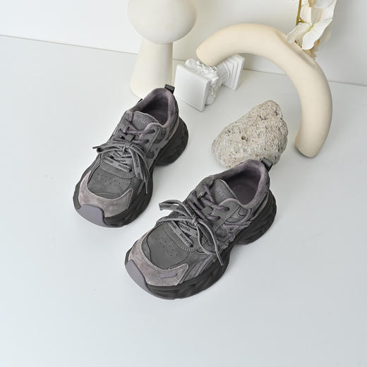 经典鲨2025年冬季专柜新款牛皮革加绒系带休闲跑步老爹鞋女KW160-558351 商品图1