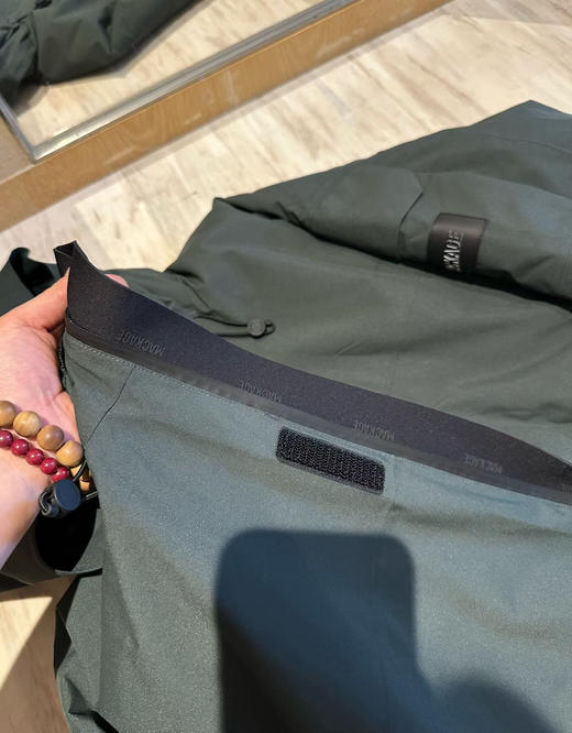 原单正品 MK男士滑雪服  内里填充90白鸭绒
充绒量也非常饱满，更像是充绒的加厚冲锋衣，可以穿到-20度，非常暖和，防水防风，保暖效果极好！
尺码36 38 40 42 商品图7