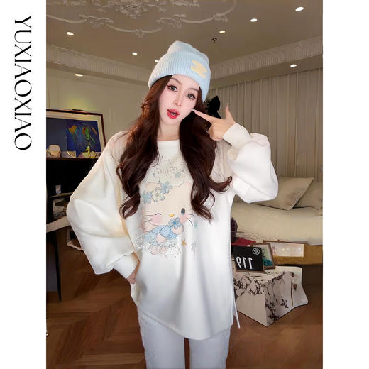 余潇潇【kitty乐园】时尚卡通印花烫钻宽松圆领磨毛长袖卫衣女士 商品图4
