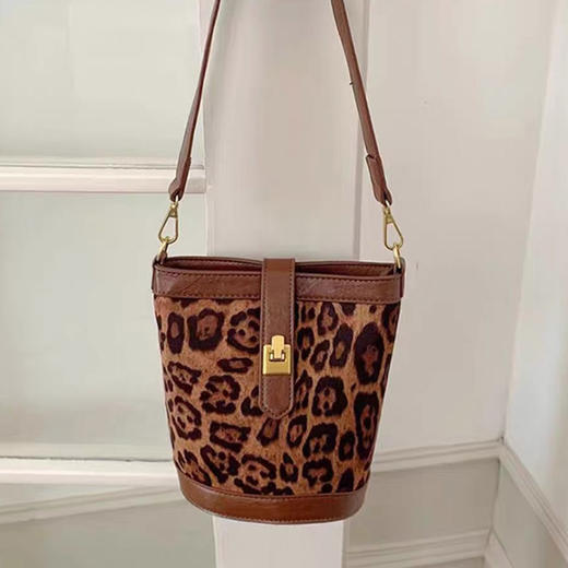 【礼物季】小众高级感斜挎包-纪念日百货门店同款167694876 商品图3