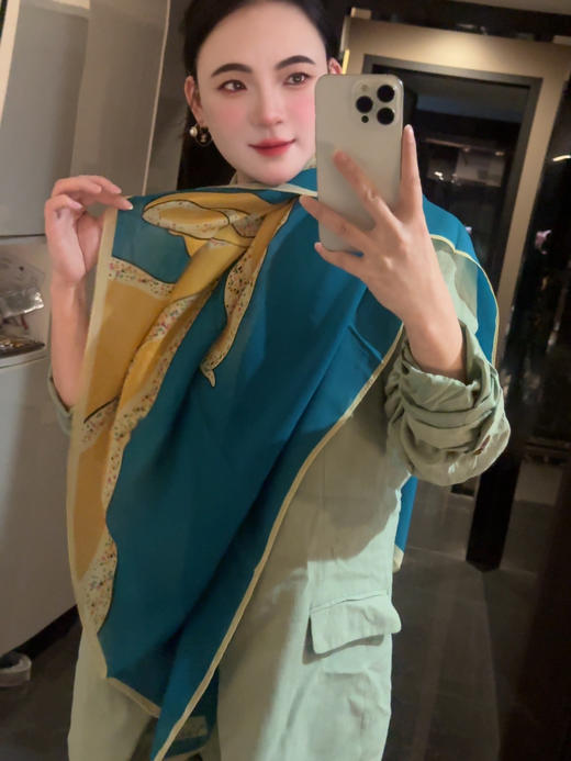 Ca&rtier卡地Y印花薄款丝巾 商品图1