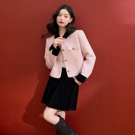 西遇撞色丝绒粉色小香风套装女冬季金扣正肩短外套A字百褶裙V4155413 商品图4