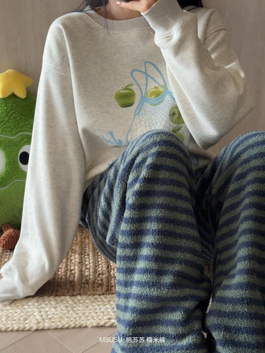 怒推🔥银泰百货柜上在售款❗️【正品𝐌𝐒𝐔𝐒𝐔·棉苏苏暖心裤】一条过冬版⚠️450g高克重暖心绒，经典条纹➕格子款，居家外穿都好看！慵懒舒适感真无敌了，做家居裤、遛弯裤都无敌好穿！ 商品图3