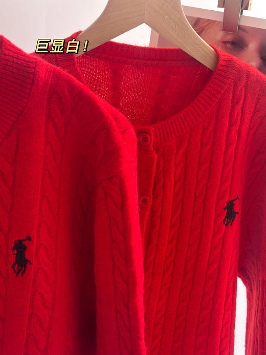 【经典小马刺绣绵羊绒针织衫】随着寒意渐浓🌬，是时候为日常穿搭添一抹优雅与温暖♨️ 羊毛红色小马🐎标志毛衣，以温暖与诗意点亮冬日衣橱-YOO 商品图2