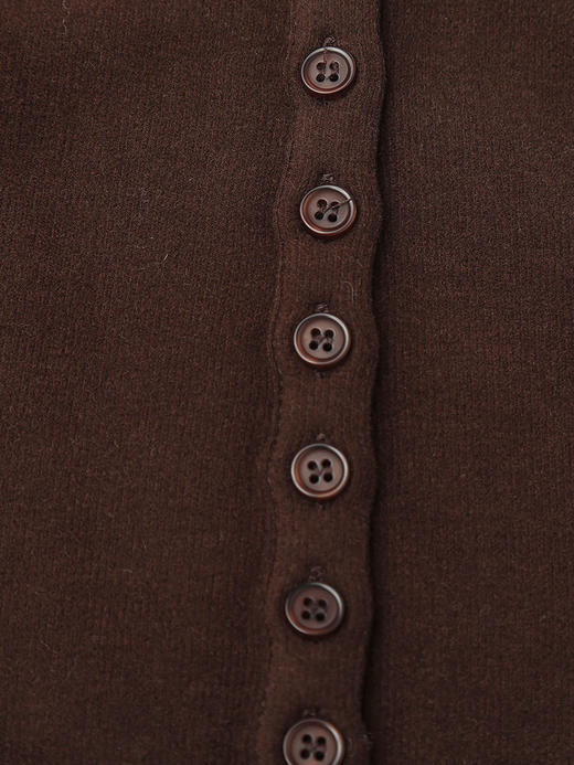 深棕色亨利领针织连衣裙，排扣设计 + 修身版型 + 软糯质感，承包你冬日通勤与约会的温柔气质与保暖穿搭 商品图3