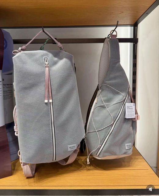 原单正品 Lululemon多功能斜挎包Fast Track系列真的超级好用！！ 
两个色 商品图4
